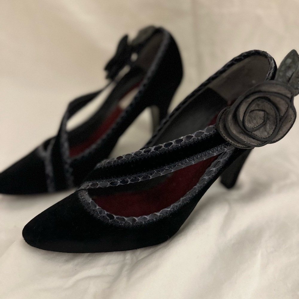 Marc Jacobs Black Heels with Floral Detail